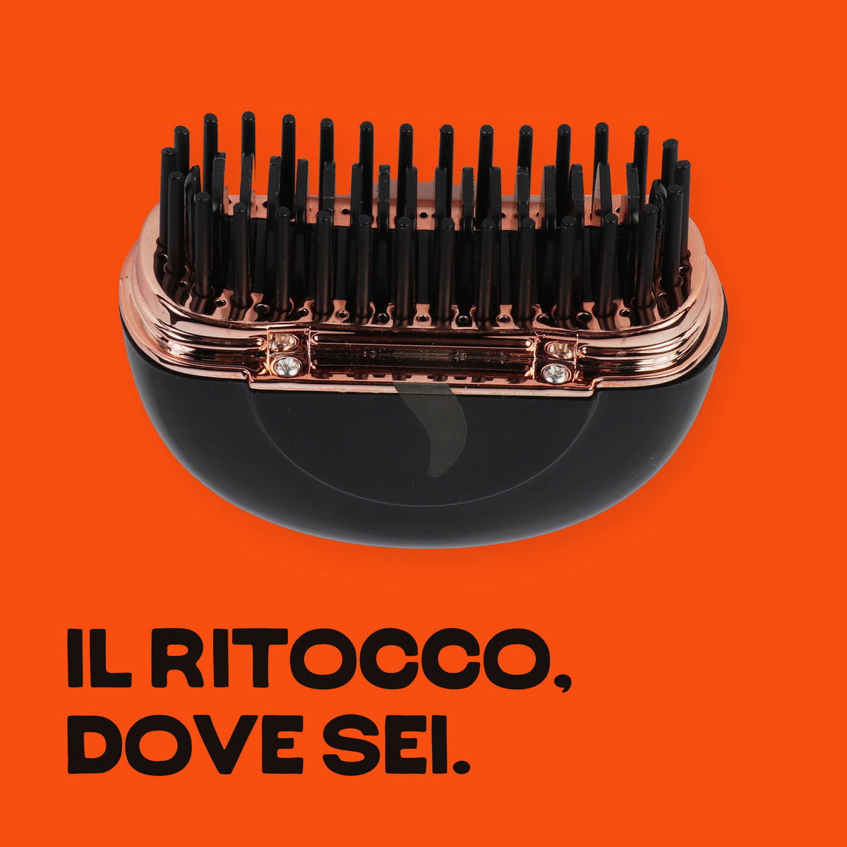 HairSnapper Brush Midnight Gold su fondo arancio: corpo nero e anello rose gold