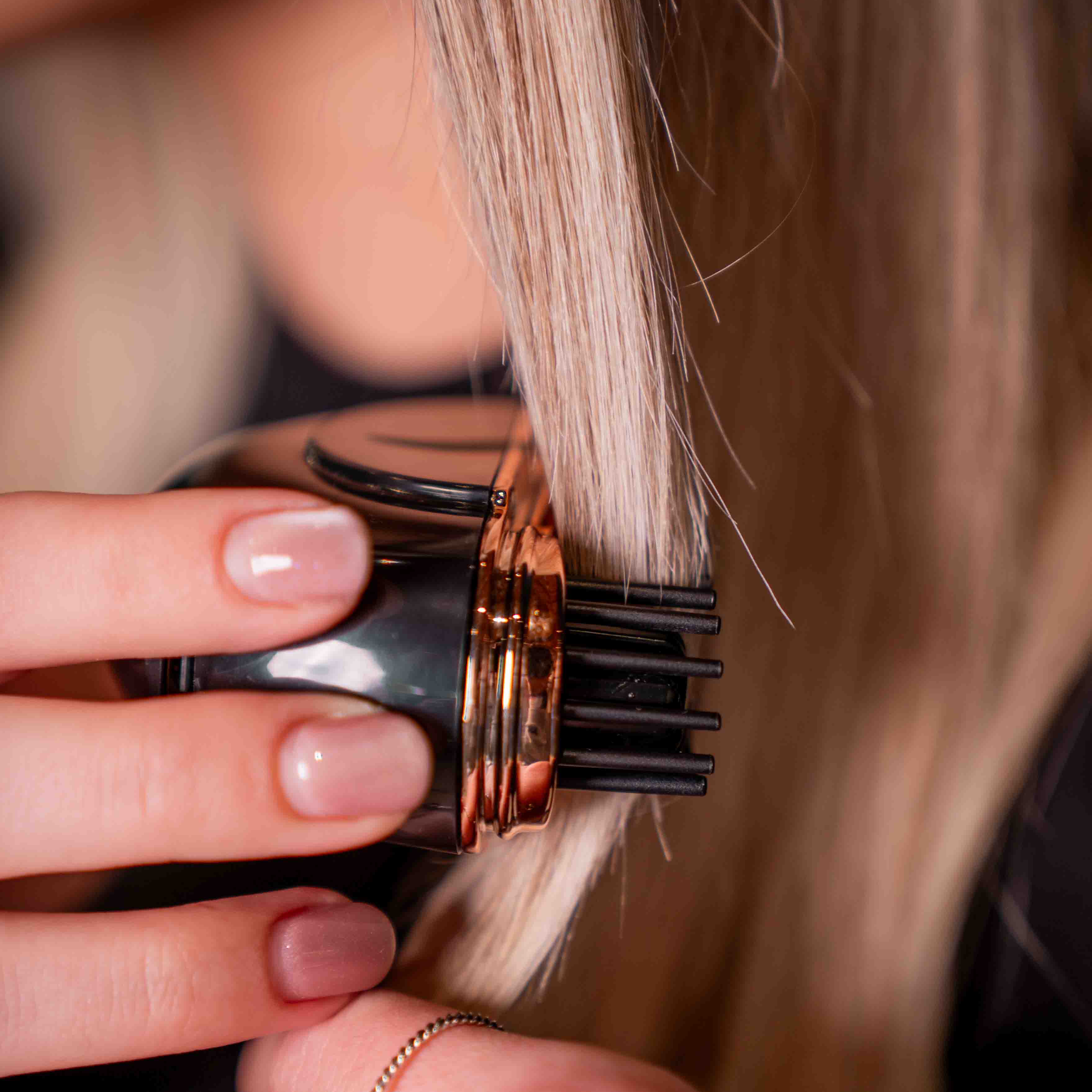 HairSnapper Brush | Ritocchi hi-tech da borsa per un look sempre curato