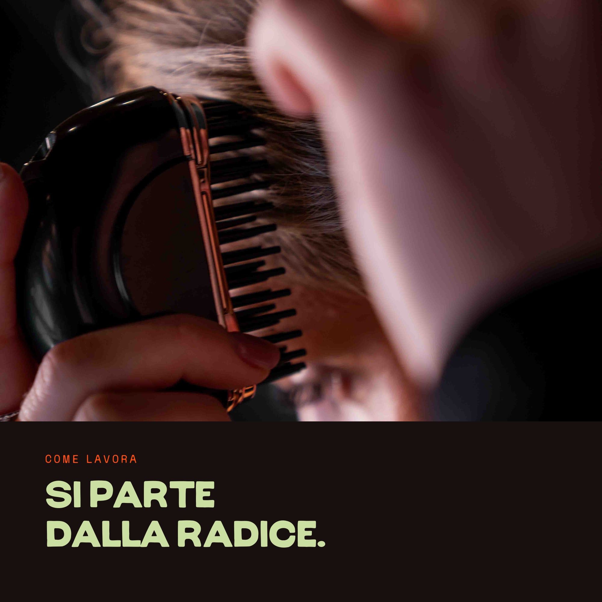 La HairSnapper Brush passata fra i capelli partendo dalla radice