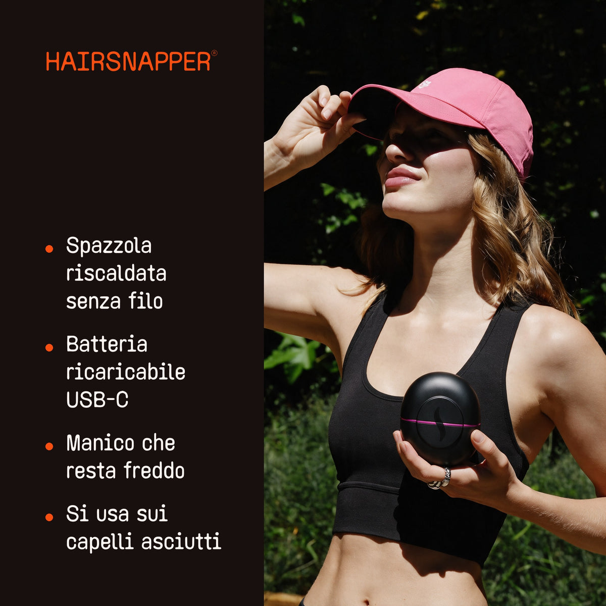 Ragazza all'aperto con la HairSnapper Brush in mano: spazzola riscaldata senza filo, batteria ricaricabile USB-C, manico che resta freddo, si usa sui capelli asciutti